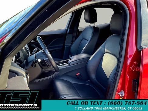 Used 2018 Jaguar F-PACE Premium image 25