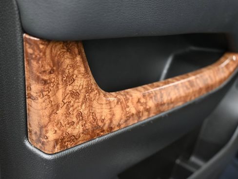 Used 2019 Chevrolet Suburban Premier image 31