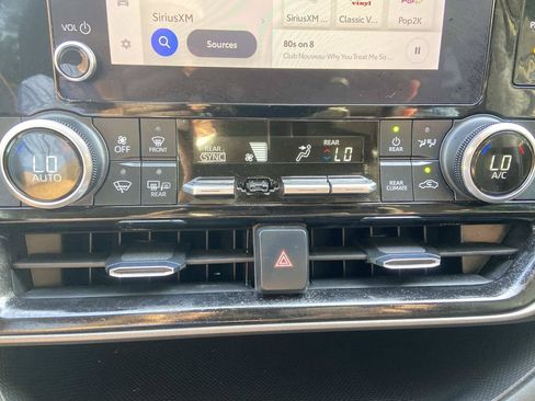 Used 2023 Toyota Highlander LE FWD image 38
