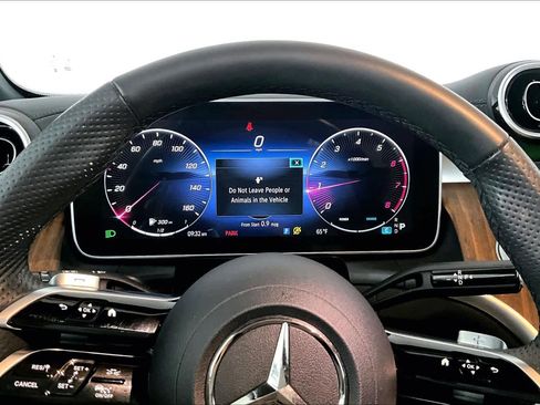 Used 2023 Mercedes-Benz GLC 300 4MATIC image 26