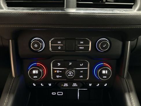 Used 2022 Chevrolet Suburban Premier AWD/4WD image 20