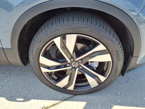 Certified 2023 Volvo XC40 B5 Plus w/ Climate Package image 9