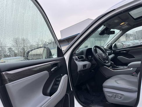 Used 2021 Toyota Highlander Platinum image 21