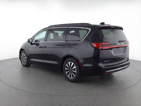 Used 2023 Chrysler Pacifica Touring-L FWD image 6
