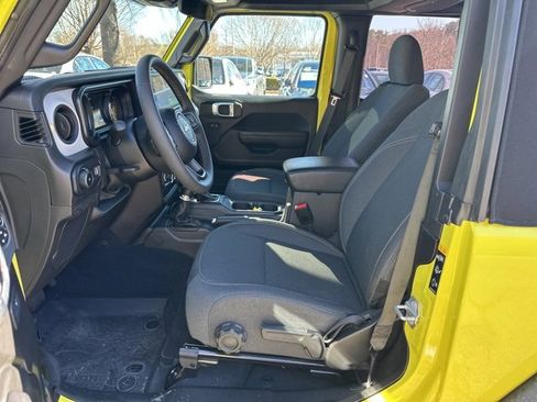Used 2024 Jeep Wrangler Sport S image 9