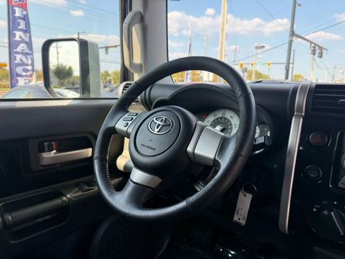 Used 2010 Toyota FJ Cruiser Sport Utility 2D image 26