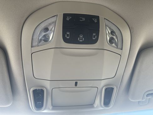 Used 2023 Chrysler Pacifica Limited FWD image 33