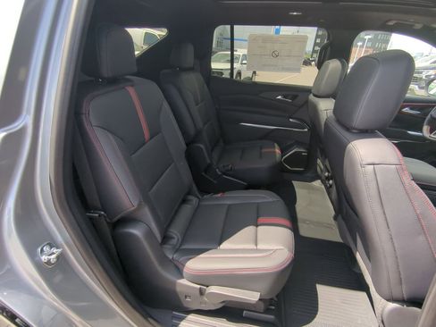 New 2026 Chevrolet Traverse RS w/ LPO, Floor Liner Package FWD image 28