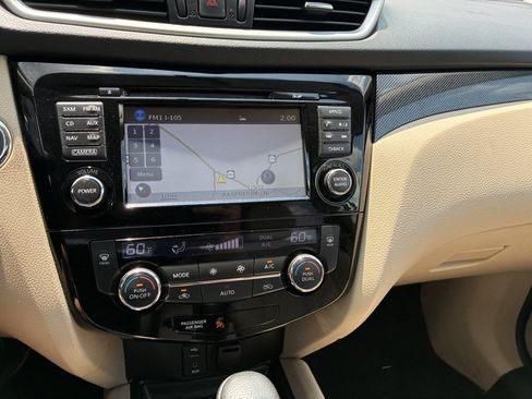 Used 2016 Nissan Rogue SL w/ SL Premium Package AWD/4WD image 12
