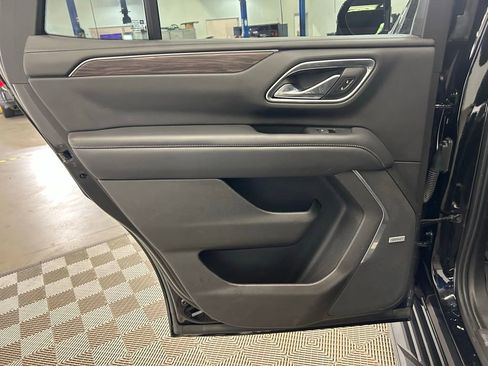 Used 2021 Chevrolet Tahoe LT w/ LT Signature Package AWD/4WD image 17