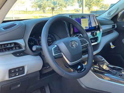 New 2026 Toyota Highlander Platinum