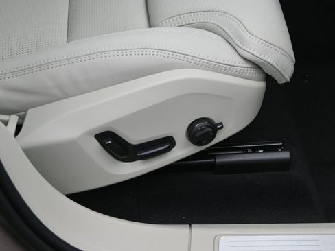 New 2026 Volvo XC60 B5 Ultra w/ Protection Package Premier image 38