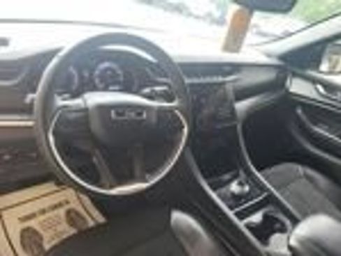 Used 2024 Jeep Grand Cherokee Altitude AWD/4WD image 11