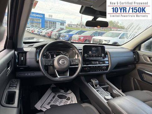 Used 2025 Nissan Pathfinder SV image 14