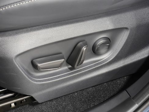 Used 2025 Toyota Crown XLE image 32