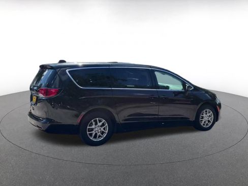 Used 2024 Chrysler Voyager LX FWD image 14