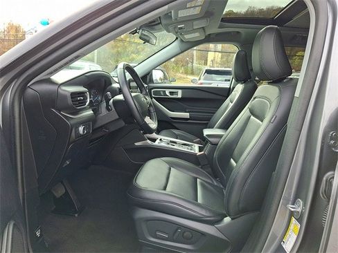 Certified 2022 Ford Explorer XLT w/ Equipment Group 202A image 3
