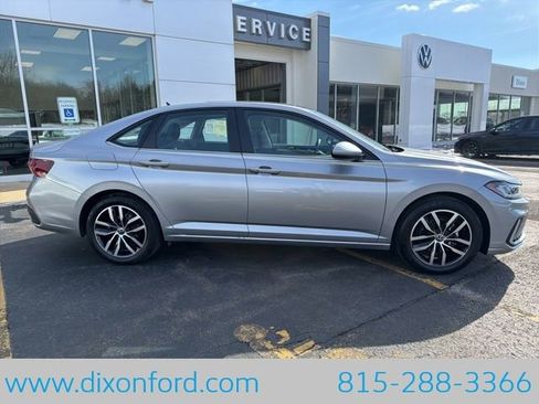 New 2025 Volkswagen Jetta SE image 8