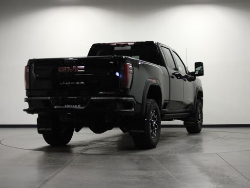 Used 2024 GMC Sierra 2500 AT4X AWD/4WD image 4