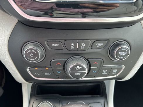 Used 2021 Jeep Cherokee Limited w/ Elite Package image 17