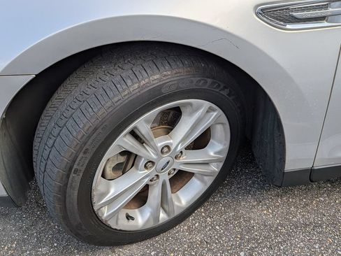 Used 2016 Ford Taurus SE FWD image 6
