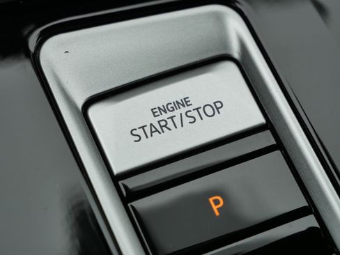 Certified 2025 Volkswagen Atlas SE image 26