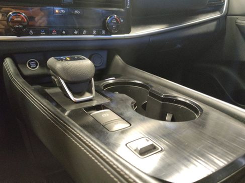 Used 2021 Nissan Rogue Platinum image 26