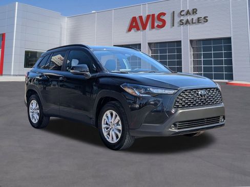 Used 2025 Toyota Corolla Cross LE image 9