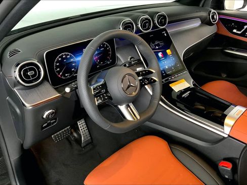 Used 2025 Mercedes-Benz GLC 300 4MATIC image 10