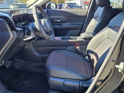 New 2026 Nissan Kicks SR image 3