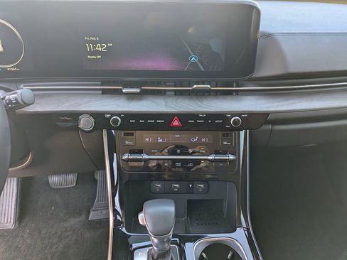 Certified 2024 Kia Carnival SX image 20