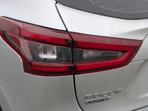 Used 2022 Nissan Rogue Sport SV w/ Technology Package image 10