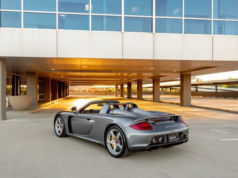 Used 2004 Porsche Carrera GT RWD image 24