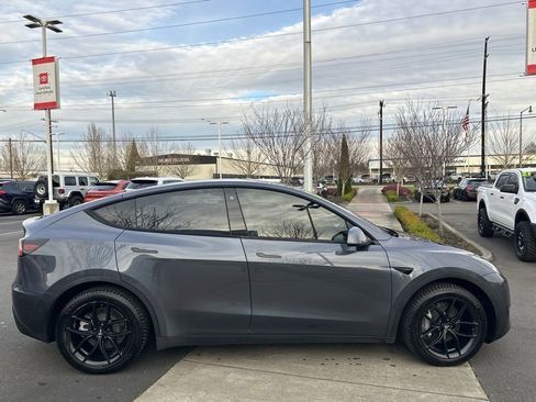 Used 2021 Tesla Model Y Long Range image 6