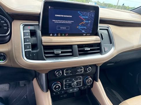 Used 2021 Chevrolet Suburban Premier w/ Premium Package RWD image 9