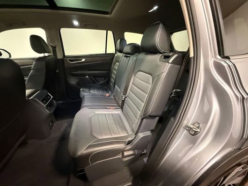 Used 2025 Volkswagen Atlas SEL AWD/4WD image 8