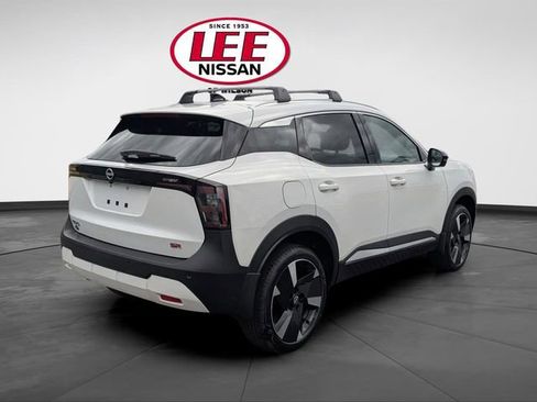 New 2026 Nissan Kicks SR w/ Cold Weather Package FWD image 3