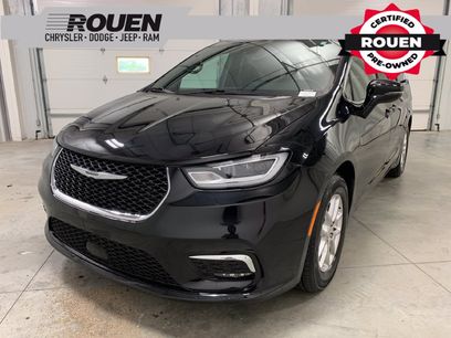 Used 2026 Chrysler Pacifica Select