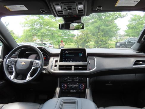 Used 2023 Chevrolet Suburban LT w/ Luxury Package AWD/4WD image 17
