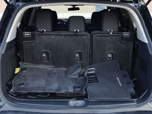 Used 2024 Nissan Pathfinder SV w/ Lighting Package (N92) FWD image 10