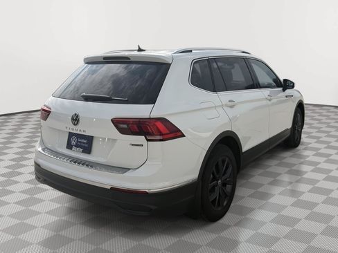 Used 2024 Volkswagen Tiguan SE w/ Panoramic Sunroof Package AWD/4WD image 4