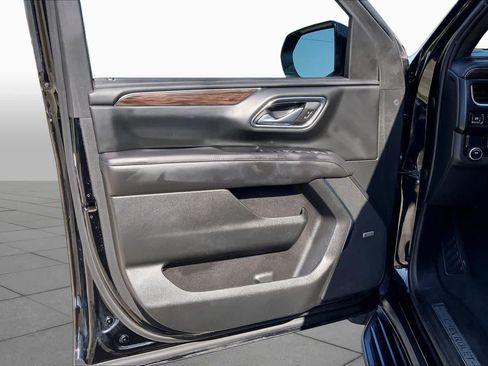 Used 2023 Chevrolet Suburban LT RWD image 21