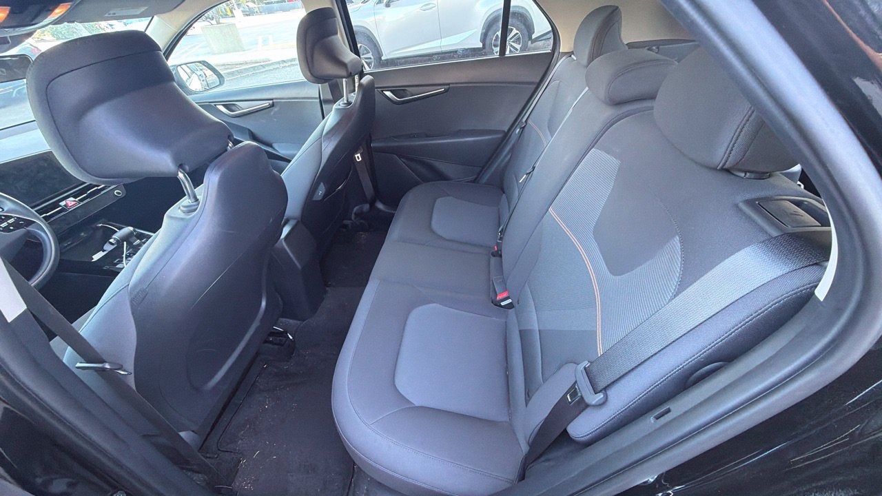Certified 2024 Kia Niro LX FWD image 7
