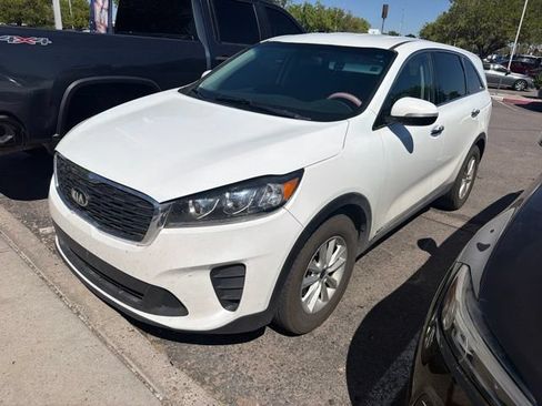 Used 2019 Kia Sorento AWD V6 image 2