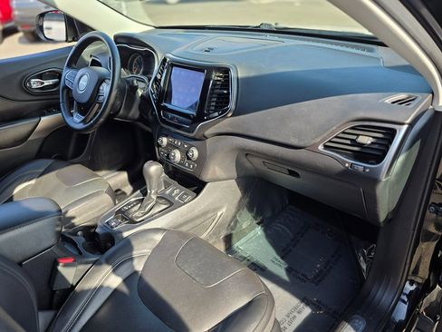 Used 2019 Jeep Cherokee Limited FWD image 9