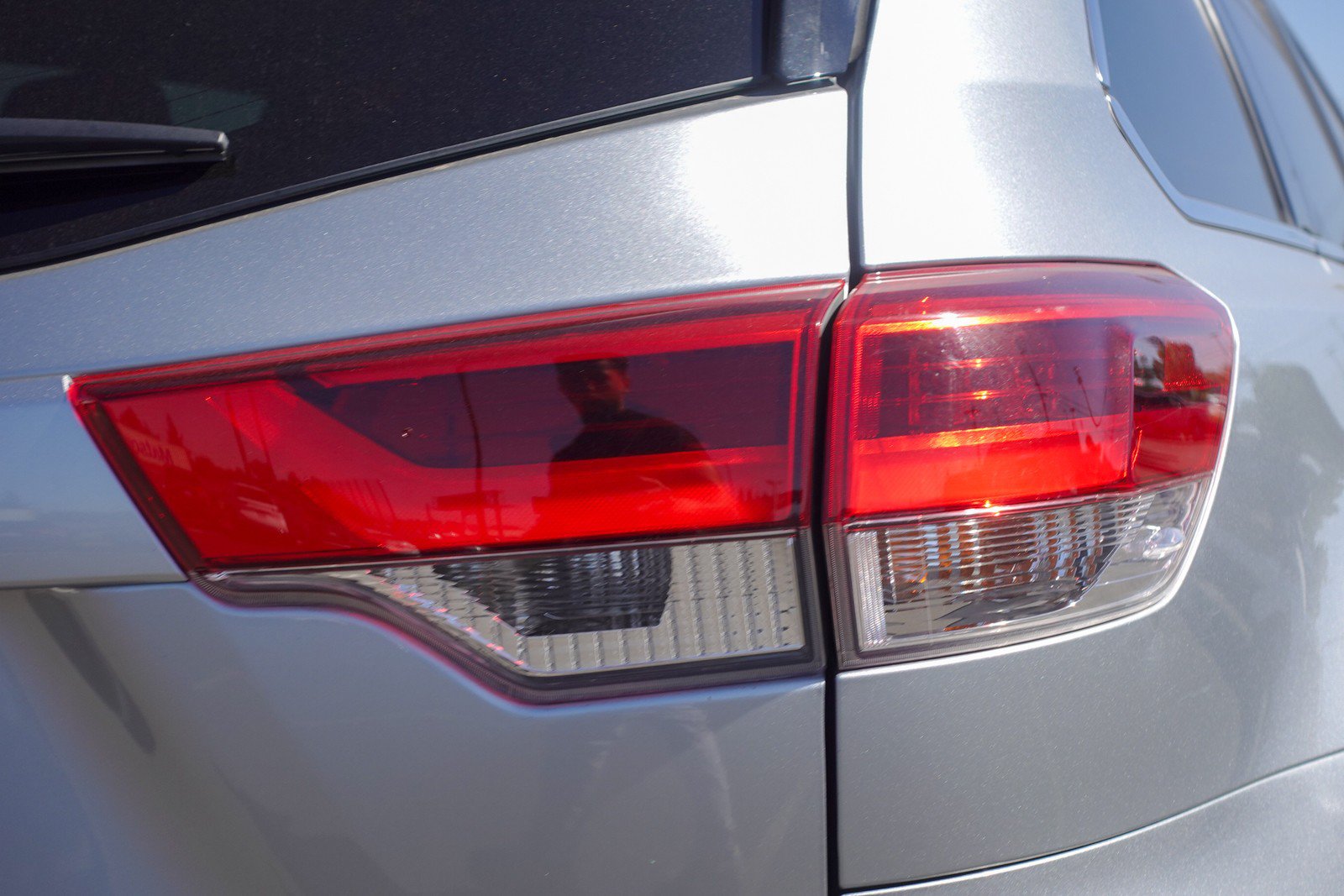 Used 2018 Toyota Highlander LE AWD/4WD image 5