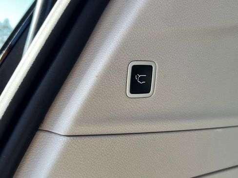 Used 2024 Chrysler Pacifica Touring-L FWD image 20