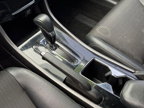 Used 2017 Honda Accord Sport image 16