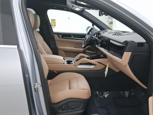 Used 2026 Porsche Cayenne Coupe AWD/4WD image 31