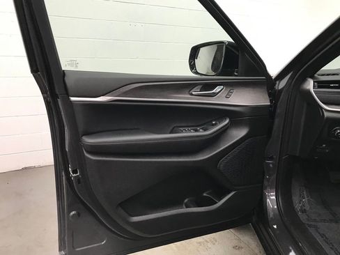 New 2025 Jeep Grand Cherokee L Limited image 9